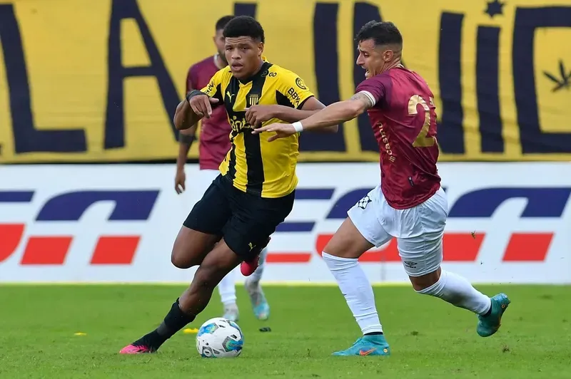Foto sobre Congoja en el fútbol uruguayo: Falleció Bruno Bentancor, exjugador de Peñarol, a los 22 años