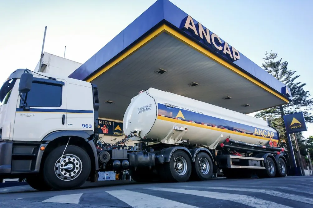 Foto sobre Suben las referencias de los combustibles: el gobierno aún no definió los precios en surtidor