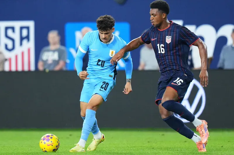 Foto sobre Uruguay en alarma: a siete meses del Mundial 2026, la derrota 5-1 ante EE.UU. evidencia crisis futbolística