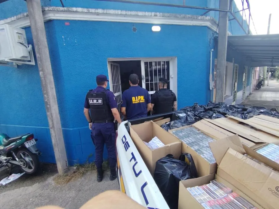 Foto sobre Operativo en Rivera: incautan mercadería valuada en casi $250 millones y detienen a tres personas. Un policía entre los detenidos