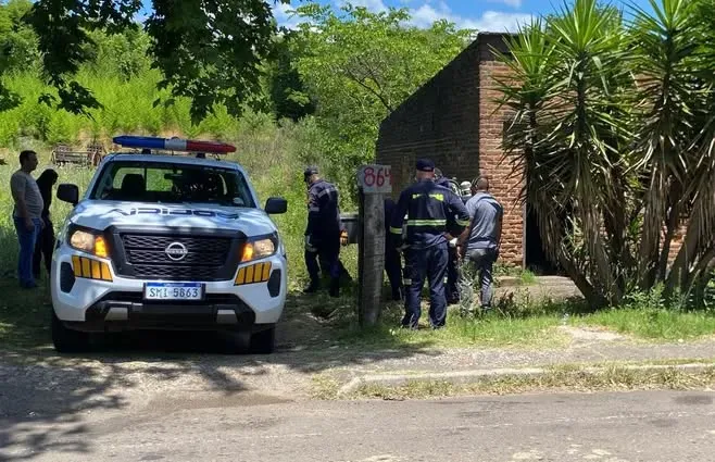 Foto sobre Hallazgo impactante en Rivera: la Policía encontró un cuerpo enterrado en el living de una vivienda