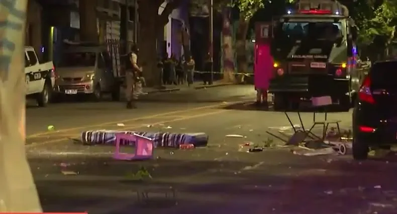 Foto sobre Tensión en avenida de Montevideo: un hombre arrojó objetos desde un quinto piso y activó un amplio operativo de seguridad