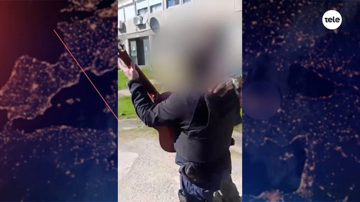 Foto sobre Insólito operativo en Montevideo: policías usaron una guitarra para calmar a un hombre que causaba destrozos