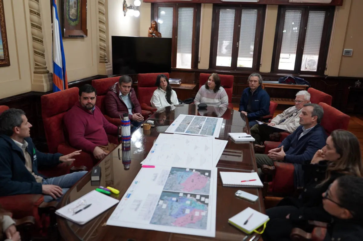 Foto sobre Paysandú avanza hacia una defensa costera: técnicos internacionales comenzaron a estudiar alternativas contra las inundaciones