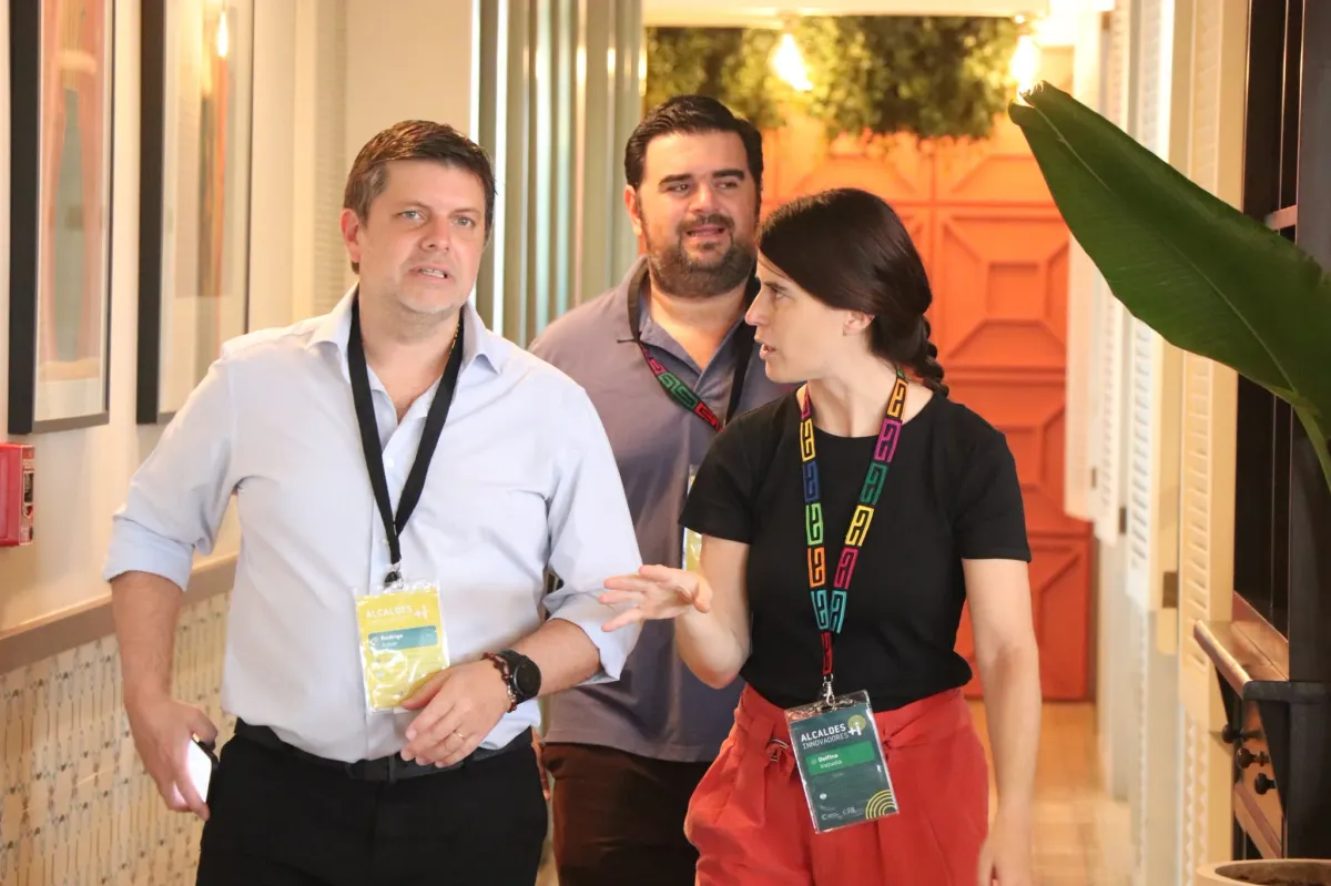 Foto sobre Nicolás Olivera participa en Panamá de un encuentro con 25 alcaldes innovadores de América Latina