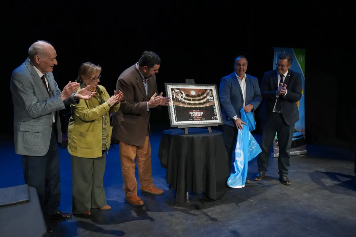 Foto sobre El Florencio Sánchez ya tiene su propio sello postal por sus 150 años de historia