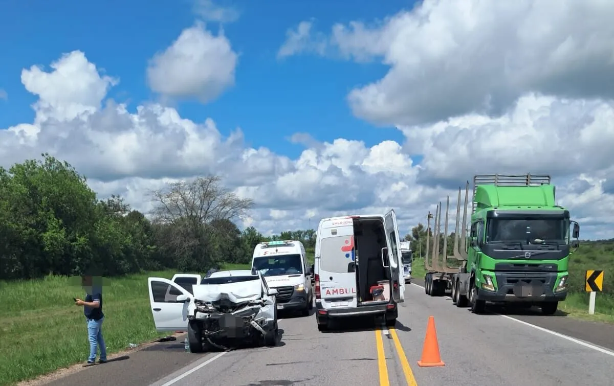 Foto sobre Fatal siniestro en Ruta 3: un hombre murió tras ser embestida su camioneta por un camión en Paysandú