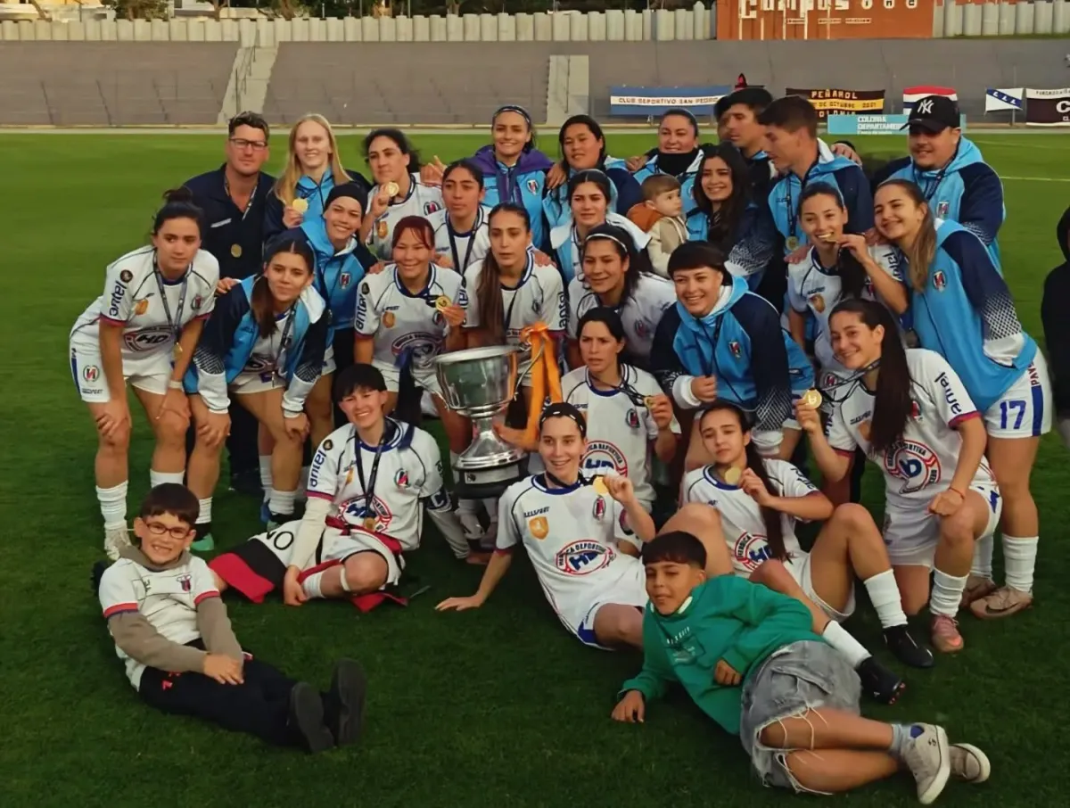 Foto sobre Paysandú venció 3-1 a Colonia a domicilio y es nuevamente campeoón del Interior en fútbol femenino