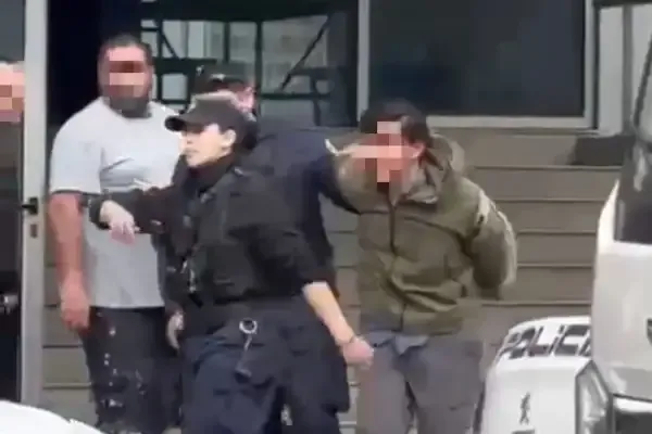 Foto sobre Excompañeros aseguran que el joven detenido por atacar a una estudiante ya había mostrado conductas violentas