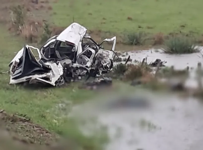 Foto sobre Tragedia en Ruta 8: un espejo de agua habría provocado el cambio de senda antes del choque que dejó cuatro muertos
