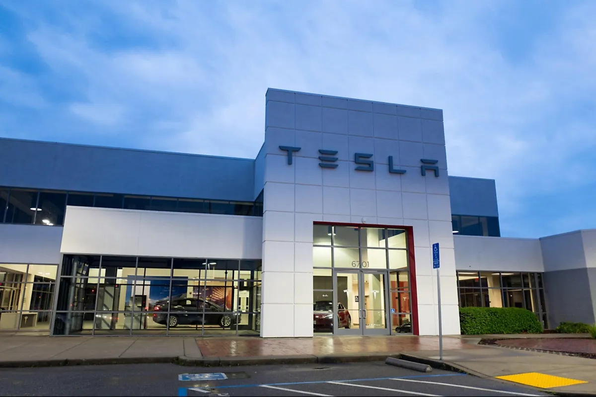 Foto sobre Tesla desembarca oficialmente en Uruguay: la compañía de Elon Musk confirma su llegada al mercado local