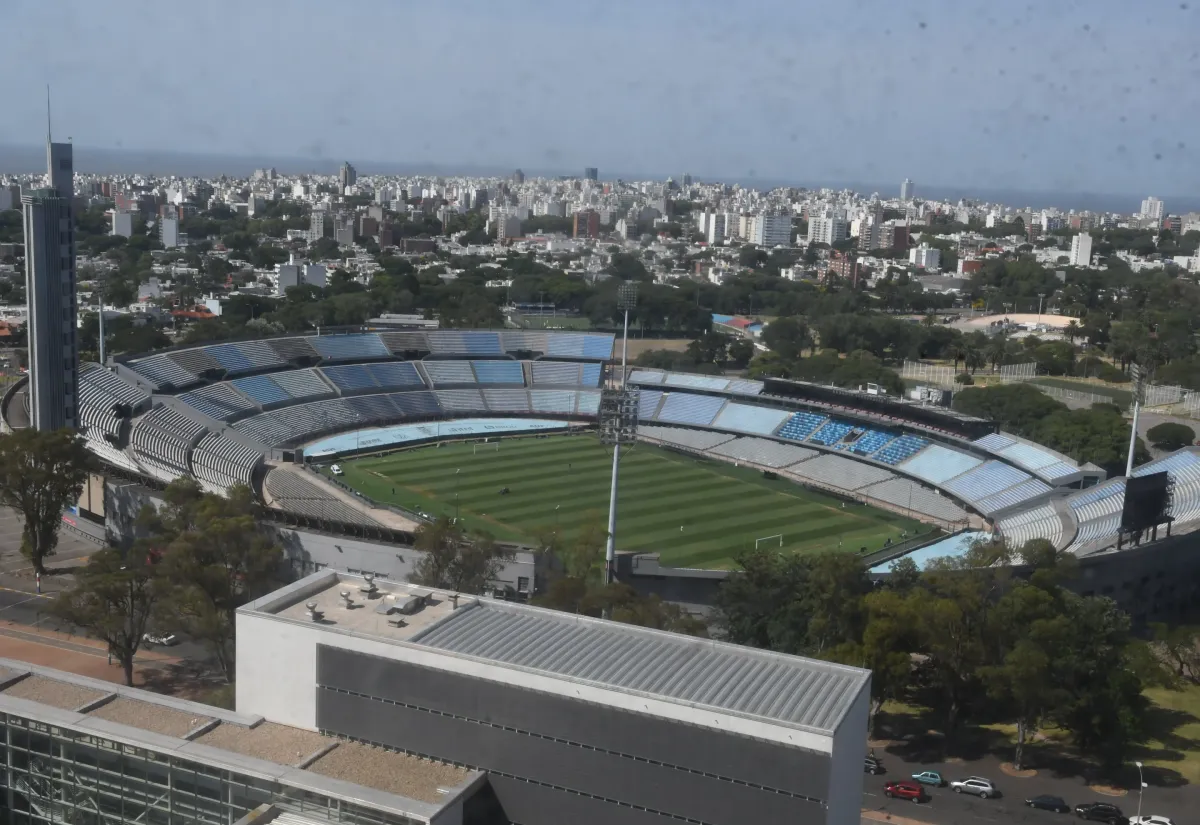 Foto sobre Hallan hombre de 47 años asesinado en vehículo frente al Estadio Centenario de Montevideo