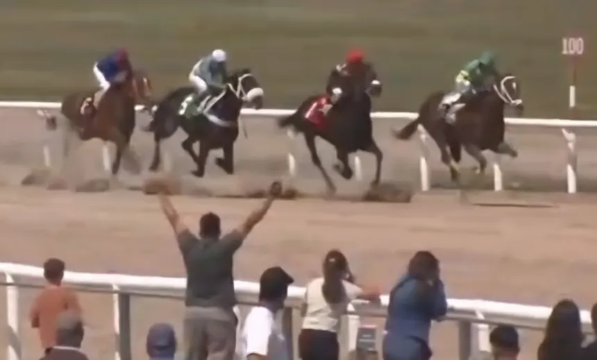 Foto sobre Bitter King se impuso en el Clásico del Hipódromo San Félix