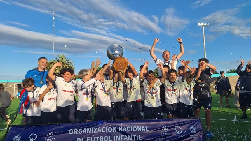 Foto sobre Sanducera 2015: Campeón invicto del Nacional de Organización Nacional de Fútbol Infantil (ONFI)
