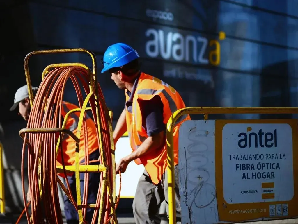 Foto sobre Antel mantiene el 97% del mercado de internet en Uruguay pese al crecimiento de Starlink y los cableoperadores