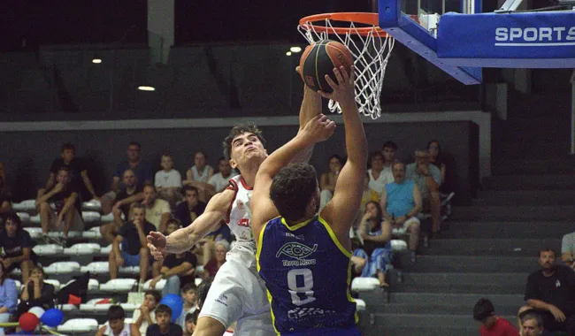 Foto sobre Centro Pelotaris ganó el tercer punto y quedó a una victoria del título en el Torneo de Honor