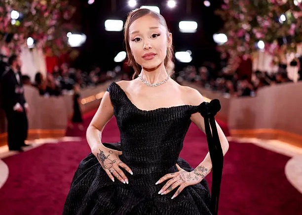 Foto sobre Una vez más... Ariana Grande se despide de los escenarios