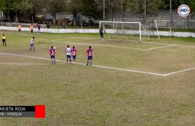 Foto sobre Polémica en el fútbol sanducero: arquero de Progreso no intentó detener un penal ante Bohemios
