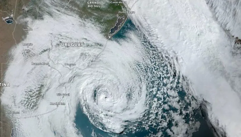 Foto sobre INUMET alerta por un ciclón extratropical: anuncian tormentas severas, granizo y vientos de hasta 100 km/h en Uruguay