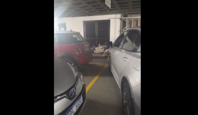 Foto sobre Incidente en el estacionamiento del Palacio Legislativo: Álvaro Perrone denunció que una legisladora fue retenida y cuestionó el operativo policial