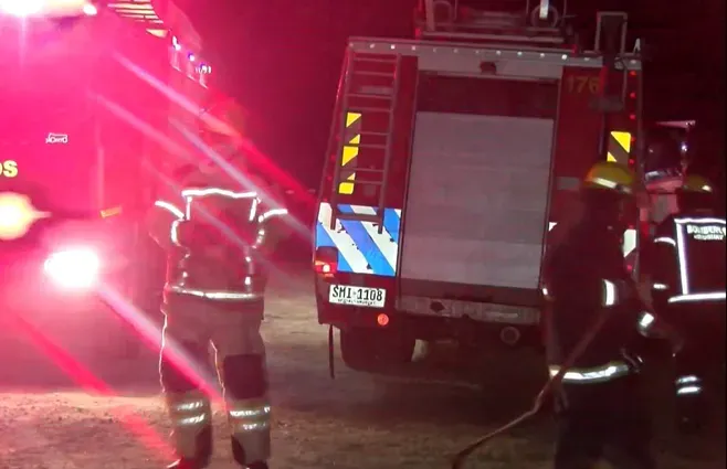 Foto sobre Tragedia en Montevideo: tres personas fallecieron y un adolescente permanece internado tras el incendio de una vivienda
