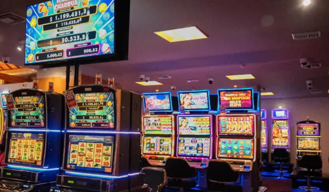 Foto sobre En Montevideo: Denunció que le habían robado tras salir del banco, pero las cámaras la mostraron ingresando a un casino