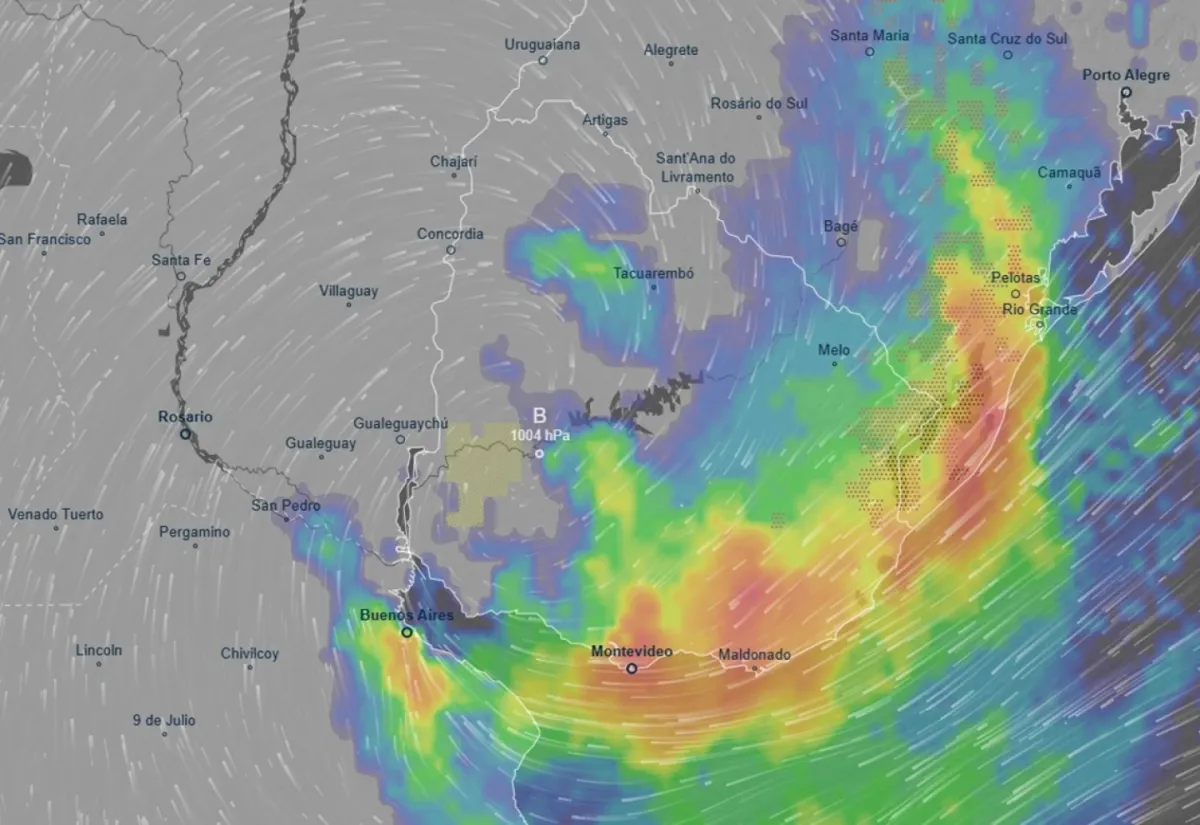Foto sobre Uruguay declara alerta roja por el ciclón extratropical: restringen la movilidad durante siete horas en la costa