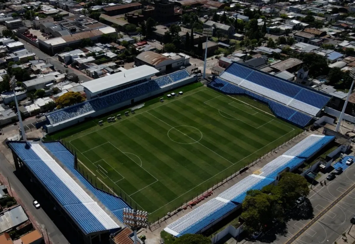 Foto sobre Ya están a la venta las entradas para Ferro Carril vs Nacional en Paysandú: precios y distribución de tribunas