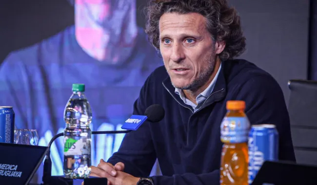 Foto sobre Forlán confirmó sus 26 elegidos para la gira de Uruguay: vuelven Nández y Torreira y aparecen caras nuevas
