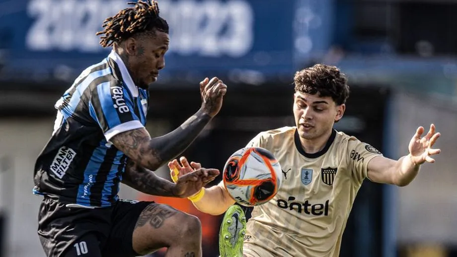 Foto sobre Peñarol y Liverpool se enfrentan en una semifinal clave de la Liga AUF Uruguaya. Seguilo en vivo