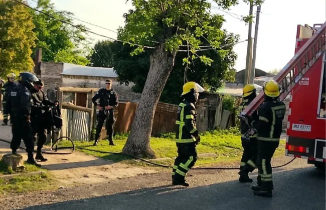Foto sobre Incendio en calle Artigas y Ledesma dejó importantes pérdidas en una vivienda de Paysandú