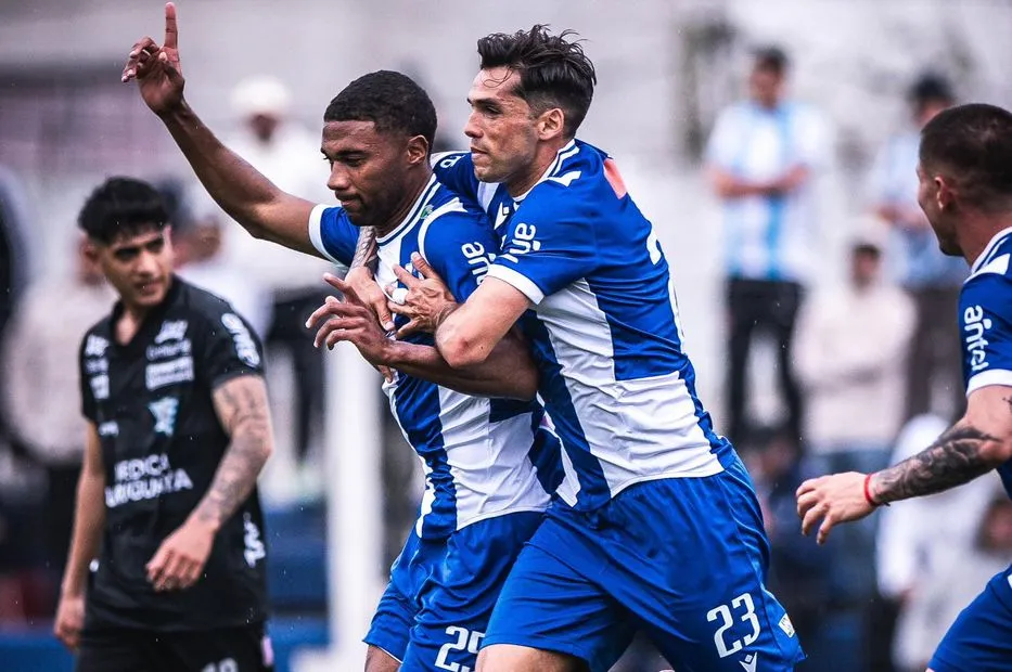 Foto sobre Histórico Debut de Juventud de Las Piedras en la Copa Libertadores 2026 frente a Universidad Católica de Ecuador
