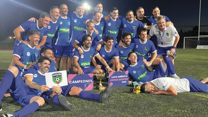 Foto sobre Paysandú en la cima: Sanduceros FC se consagra campeón de la primera Copa América Master 2025