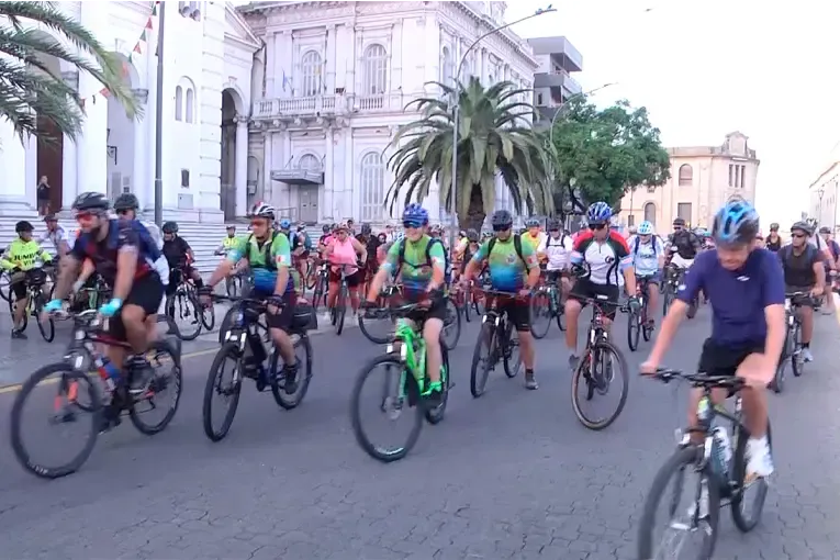 Foto sobre De Paraná a Paysandú en bicicleta: convocan a pedalear 270 kilómetros para ver al papa León XIV