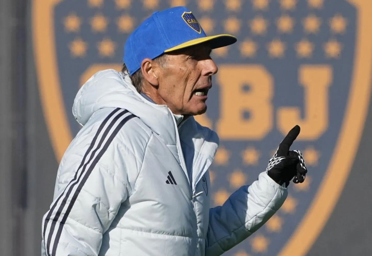 Foto sobre Preocupación en Boca por la salud del técnico de Cavani y Merentiel