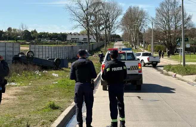 Foto sobre Tragedia en Montevideo: intentó esquivar a una mujer, volcó sobre la vereda y terminó atropellándola