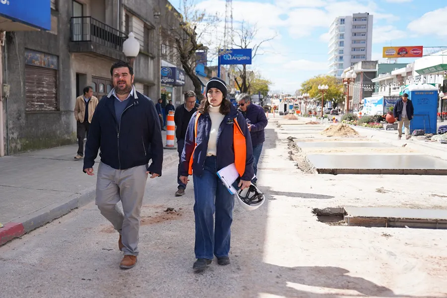 Foto sobre Olivera recorrió obras clave en Paysandú: avanzan los pluviales, avenida España y la renovación de la costa