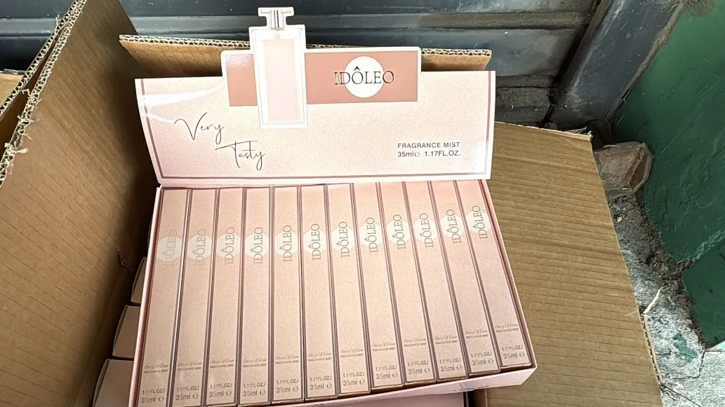 Foto sobre Aduanas incautó más de 66.000 perfumes falsificados en el Puerto de Montevideo valuados en más de US$ 4,2 millones