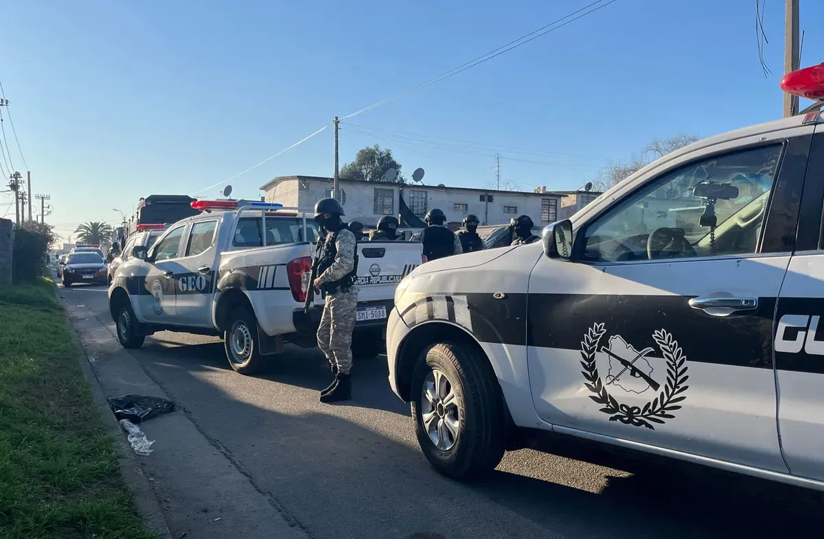 Foto sobre La Policía suspende todas las licencias por la visita del papa a Paysandú y la final de la Libertadores