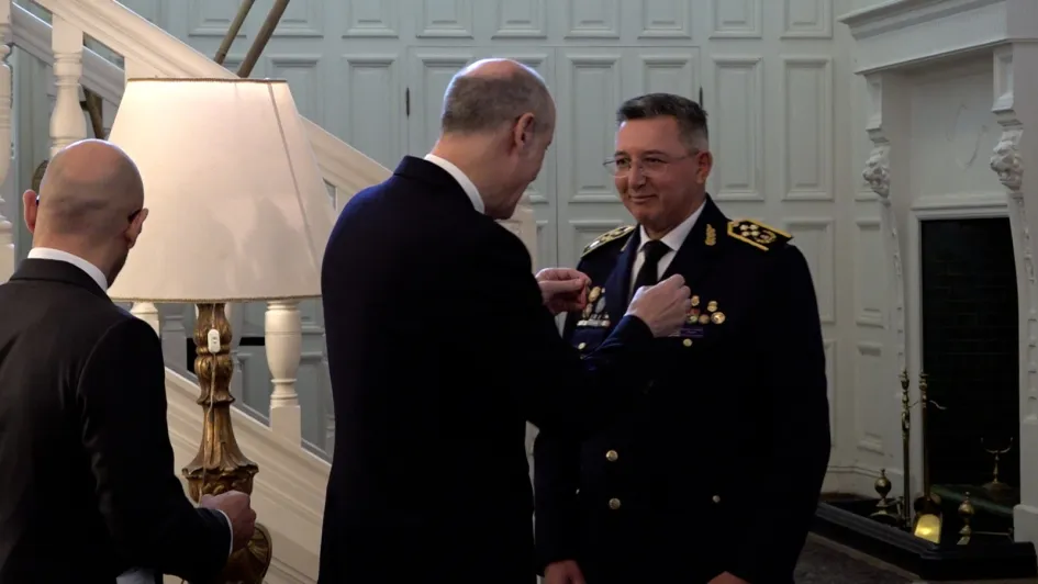 Foto sobre Director de la Policía Nacional fue distinguido por Italia con la Orden de la Estrella de Italia en grado de Oficial