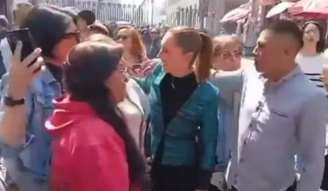 Foto sobre Acoso a la presidenta de Mexico, ﻿Claudia Sheinbaum en pleno centro 