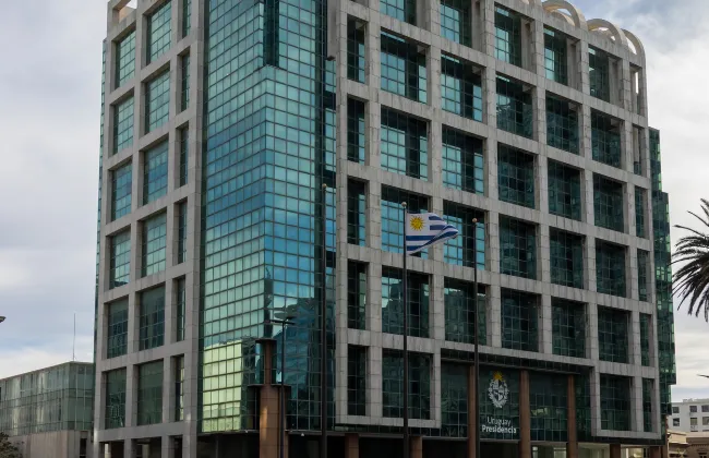 Foto sobre Tres de cada cuatro uruguayos desconfían de cómo el Estado gasta sus impuestos