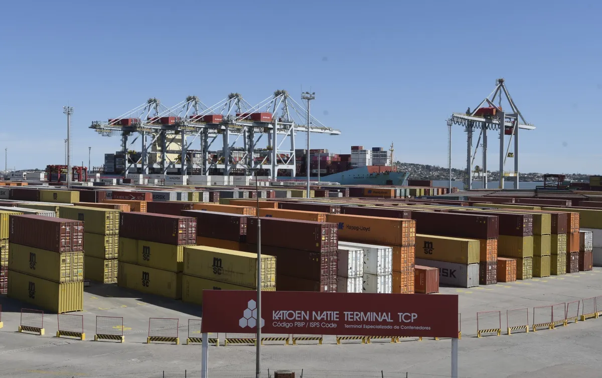 Foto sobre Katoen Natie y el sindicato portuario alcanzaron un preacuerdo tras un mes de conflicto en el puerto de Montevideo