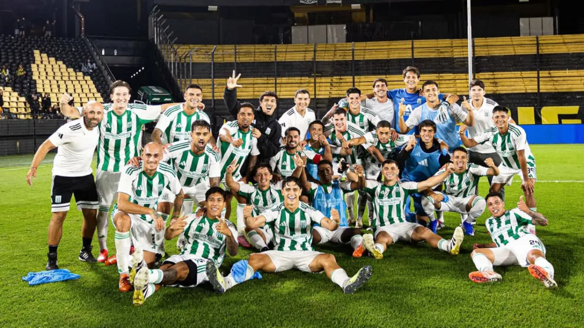 Foto sobre Racing sorprendió a Peñarol en el Campeón del Siglo y es nuevo líder del Apertura