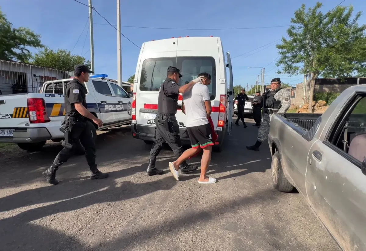 Foto sobre Operativo “Goro” deja al menos 15 detenidos en 22 allanamientos en la zona sur de Salto