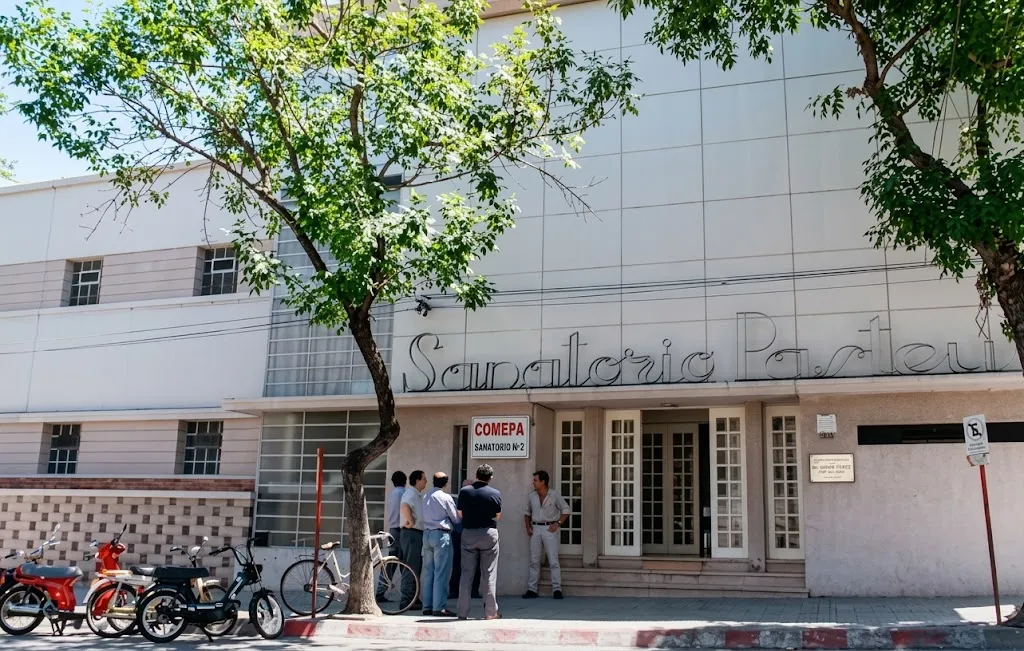 Foto sobre Misma vereda, distintas miradas: la doble vara frente al refugio