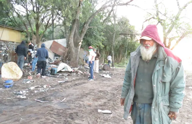 Foto sobre Dueño del “Desarmadero Sugo” denuncia daños y exige saber dónde fueron llevados los vehículos retirados