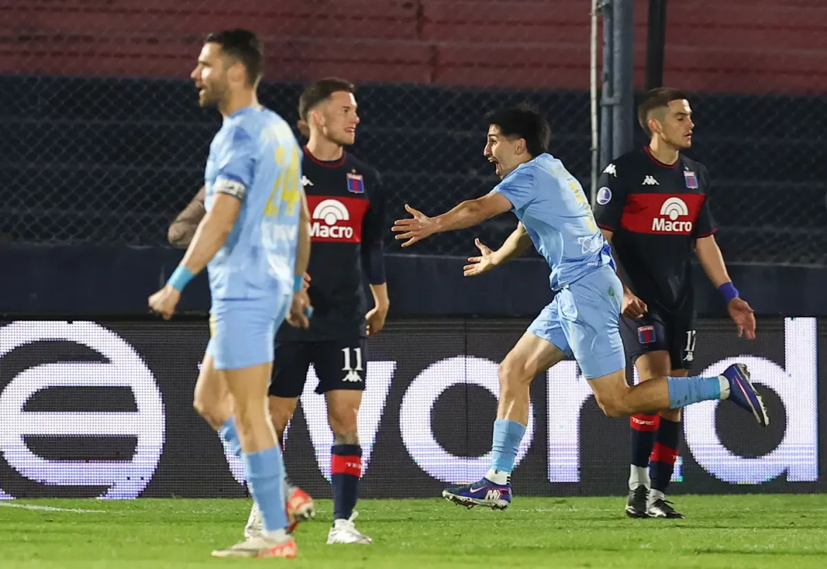 Foto sobre El sanducero Franco Pizzichillo marcó el gol del triunfo de City Torque ante Tigre por la Copa Sudamericana