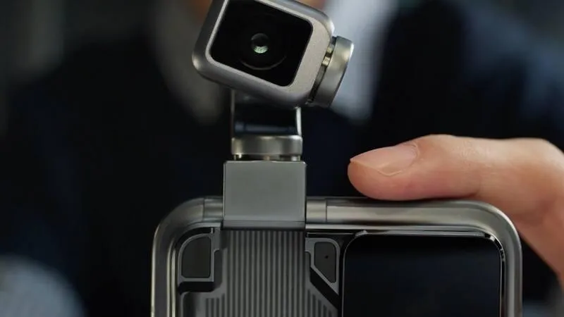 Foto sobre HONOR Robot Phone sorprende antes de su lanzamiento: supera las 200.000 reservas y lleva una cámara robótica al celular